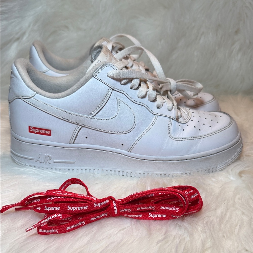 Men’s Nike Air Force 1 Low Supreme White Sneakers